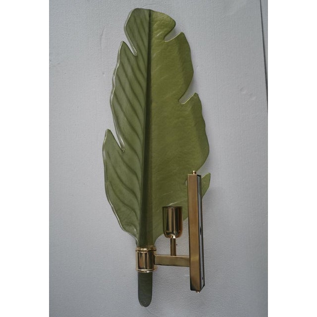 Majestic Murano blown glass leaf with a wonderful green color, made even more beautiful by its polished brass structure....