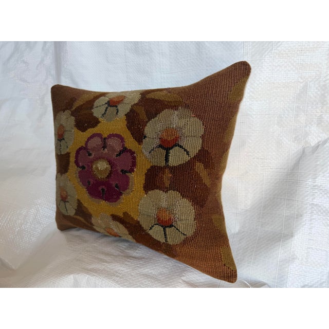 French 18th Century French Aubusson Tapestry Pillow With Floral Medallion For Sale - Image 3 of 7