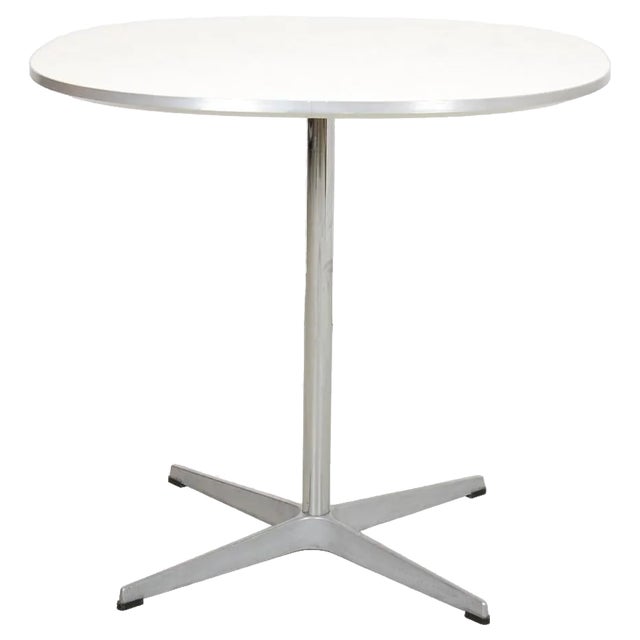 White Super Circular Cafe Table by Arne Jacobsen for Fritz Hansen, 2000s For Sale