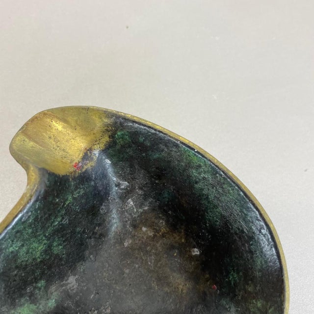 Small Organic Form Brass Ashtray from Carl Auböck, 1950s For Sale - Image 9 of 18
