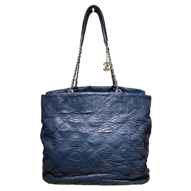 Chanel Navy Blue Quilted Matte Snakeskin Tote in excellent condition. Quilted navy blue matte snakeskin exterior trimmed...