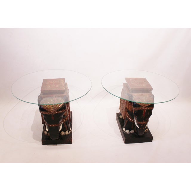 This is a pair of sidetables with glass plate and bottom of Chinese elephants from around the 1880s.