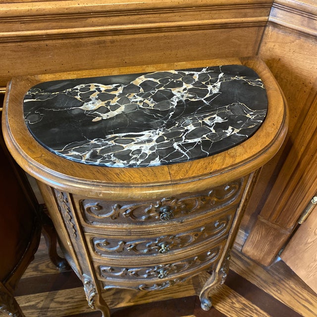 French Provincial Vintage Black Marble Top Wood Side Tables - Set of 2 For Sale - Image 3 of 6