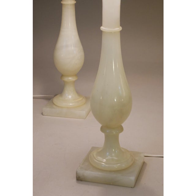Stone Matched Pair Nos Hollywood Regency Modern Alabaster Marble "Teardrop" Urn Style Column Table Lamps Italy 1970's Minty! For Sale - Image 7 of 13
