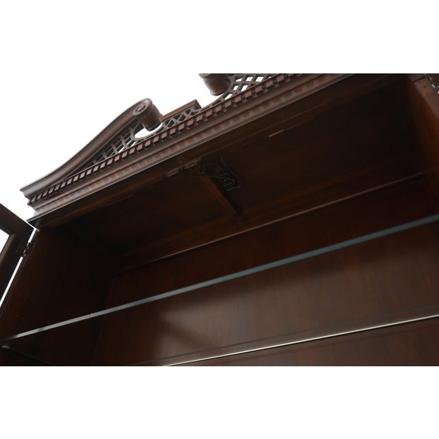 1990s 1990s Henredon Chippendale Style 2 Door Mahogany Curio Cabinet For Sale - Image 5 of 15