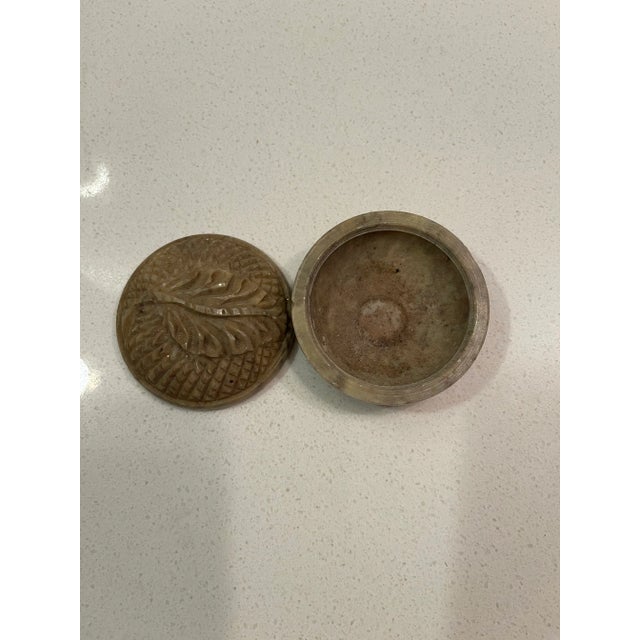 Indian Mid 20th Century Vintage Alabaster Carved Stone Ring Box, India For Sale - Image 3 of 12