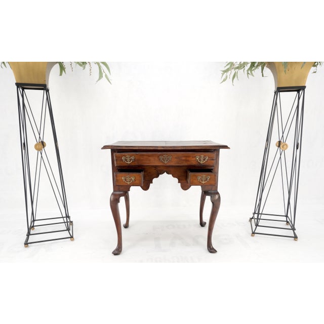 Antique Walnut 18th Century Queen Ann 3 Drawers Low Boy Good Condition For Sale - Image 4 of 12