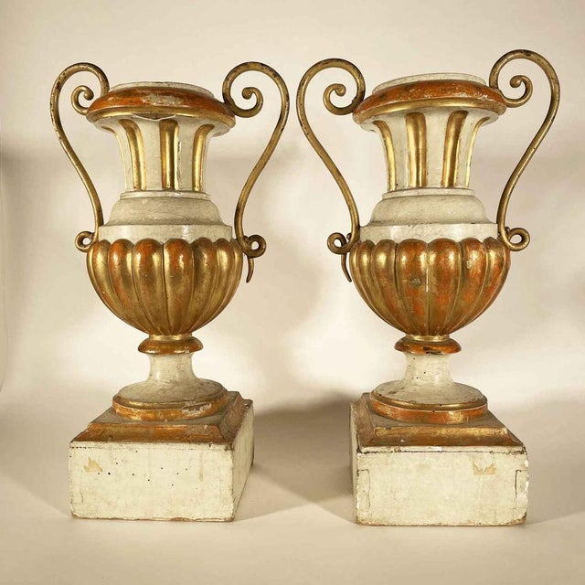 Palm Holders in Lacquered and Gilded Wood, Set of 2 For Sale - Image 3 of 7