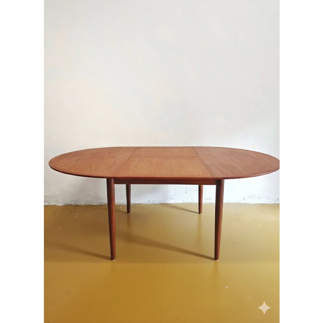 Mid-Century Modern Danish Round Teak Table with Internal Extension, 1960s For Sale - Image 3 of 12