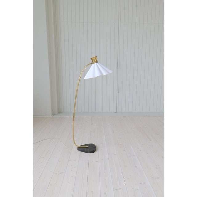 Mid-Century Curved Floor Lamp in Brass and Stone, 1960s For Sale - Image 6 of 14