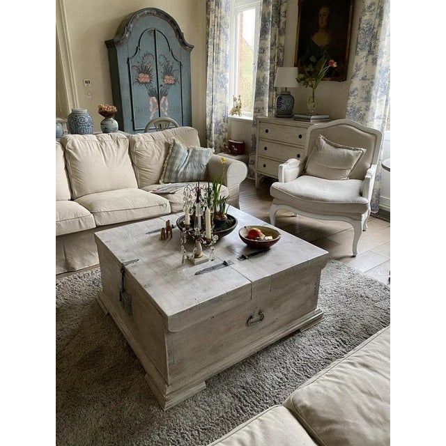 Coffee Table/Chest Table, 18th Century For Sale - Image 3 of 10