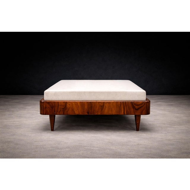 Giuseppe Scapinelli Floating Daybed in Solid Caviúna Wood With Off-White Alpaca Bouclé Upholstery, Brazil, 1950s For Sale - Image 15 of 17
