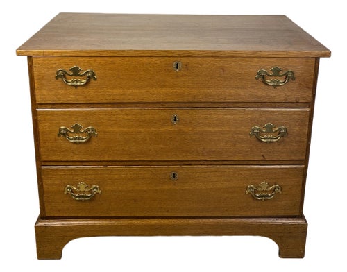 Late 18th Century American Oak Chest of Drawers, Circa 1770 Chests of Drawers