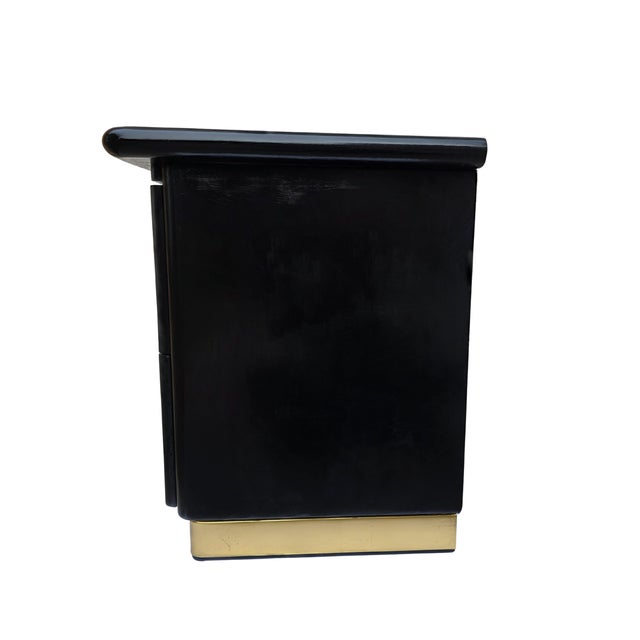 Art Deco Pair of 1970s Lane Altavista "Espana" Nightstands - Black & Gold Hollywood Regency For Sale - Image 3 of 17