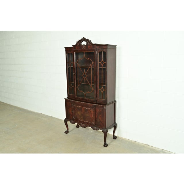 English Romweber Chippendale Flame Mahogany Breakfront Bookcase Cabinet, Circa 1920s For Sale - Image 3 of 12