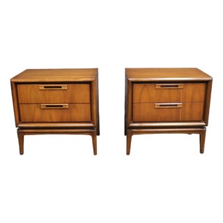 Mid-Century Modern Walnut Nightstands Attributed to United Furniture Corporation, Pair For Sale