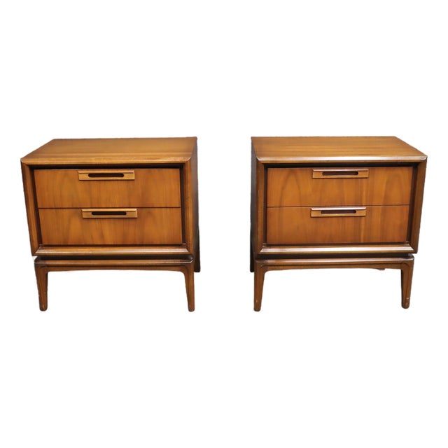 Mid-Century Modern Walnut Nightstands Attributed to United Furniture Corporation, Pair For Sale