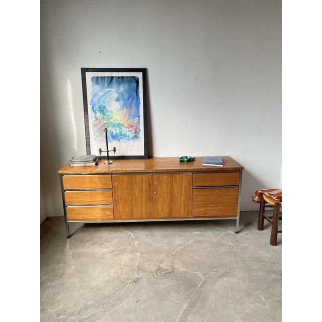 Modernist executive sideboard from the 60s, strongly reminiscent of knoll design. we love the sleek design of this piece...