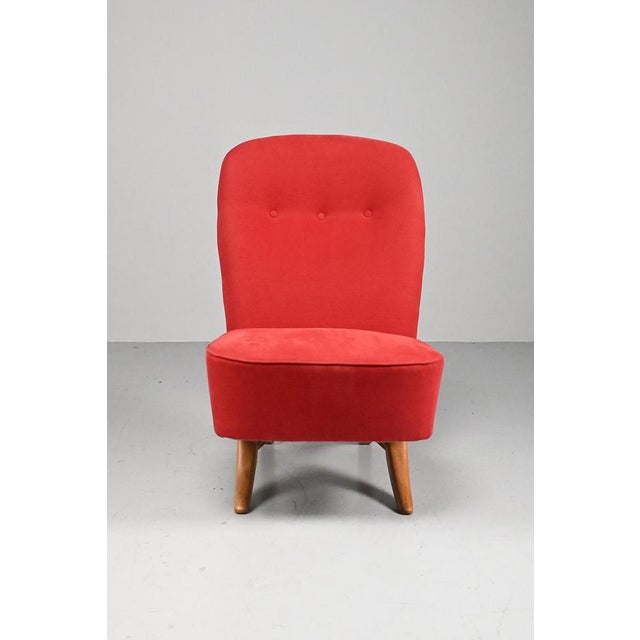 Artifort Congo lounge chair model 1001 designed by Theo Ruth in 1952. This iconic and very famous design has beech legs...