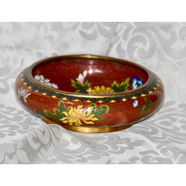 Round squat form bowl on circular bronze foot, cloisonné enameled in polychrome Squat shape centerpiece bowl with gilt...