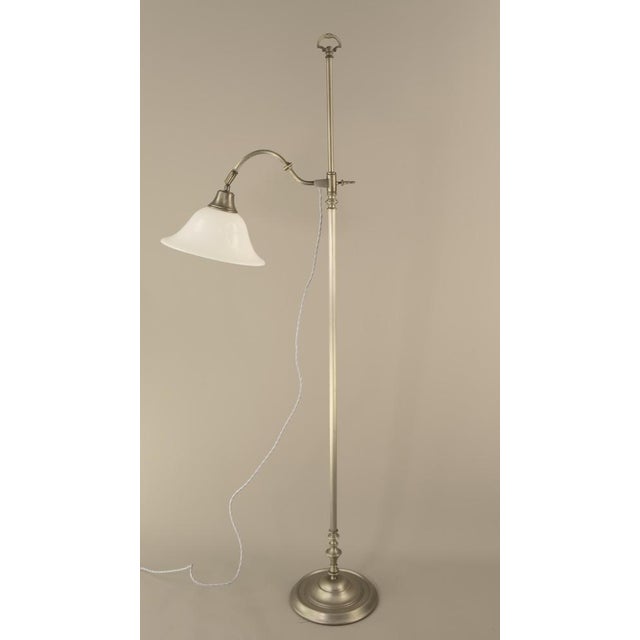 Floor lamp ideal for reading or room lighting the lamp arm is height-adjustable and the lampshade can be swivelled\....