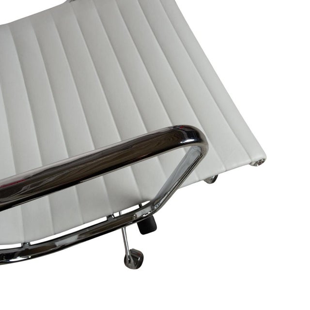 Animal Skin EA117 Leather Chairs from Vitra, Set of 4 For Sale - Image 7 of 12