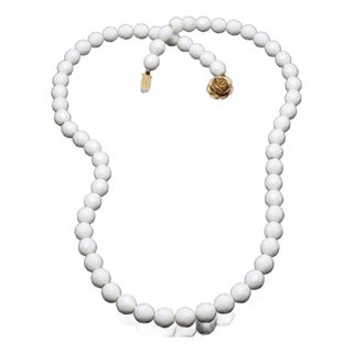 MCM Jewelry Milk Glass Beaded Necklace. Vintage European Export. For Sale