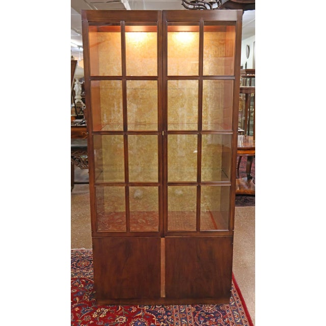 1970s 1970s Pair of John Widdicomb Mahogany Hollywood Regency China Display Cabinets For Sale - Image 5 of 17