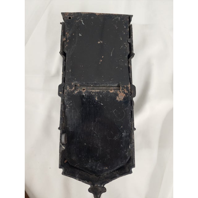 This mailbox is offered to you by Home Inspirations and is in its original condition and working great. Includes the 2...