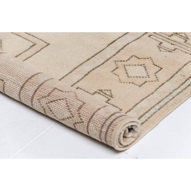 Mid 20th Century Oushak Anatolian Wool Rug For Sale - Image 6 of 8