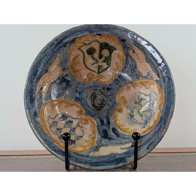 16th Century Hispano-Moresque Manises Glazed Earthenware Heraldic Dish For Sale - Image 6 of 14