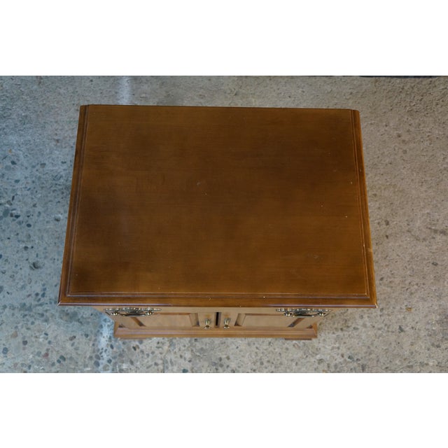 Late 20th Century Late 20th Century Sumter Cabinet Early American Hard Rock Maple Bedside Cabinet Chest Nightstand For Sale - Image 5 of 18
