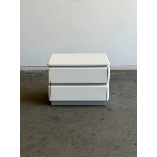 W27 D18 H20.5 This sculptural post modern nightstand by Rougier features the brand’s signature rounded edges and clean,...