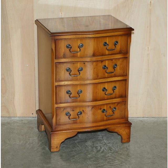 We are delighted to offer for sale this lovely pair of Burr & Burl yew wood bedside / side table sized chests of drawers....