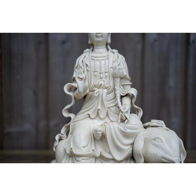 19th Century Qing Dynasty Chinese Blanc De Chine Guanyin Porcelain Figure For Sale - Image 3 of 18