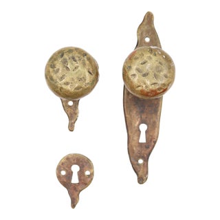 Antique Arts & Crafts Hammered Brass Passage Door Knob Set For Sale