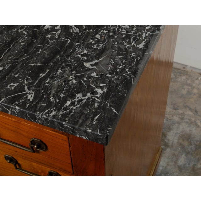 French French 1930s Empire Style Walnut Commode with Grey Marble Top and Black Columns For Sale - Image 3 of 12