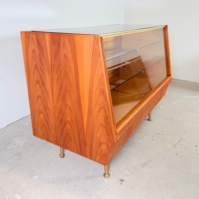 1960s Vintage Counter Display Case on Gold Legs, 1960s For Sale - Image 5 of 16