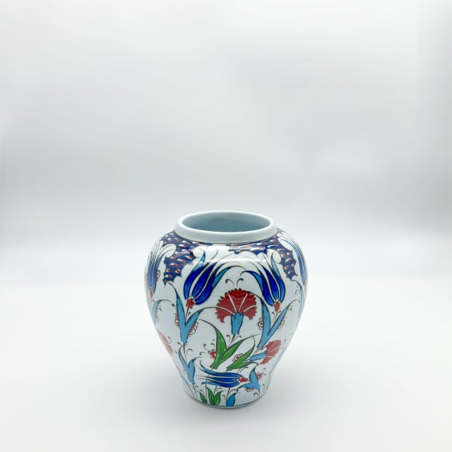 Handmade Ceramic “Kupecik” Ginger Jar (20cm) – Classic Iznik Tulip & Carnation Pattern – Lidded Home Decor For Sale - Image 11 of 11