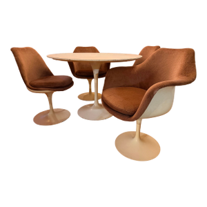 Vintage Mid Century Eero Saarinen for Knoll Tulip Dining Table and 4 Swivel Chairs