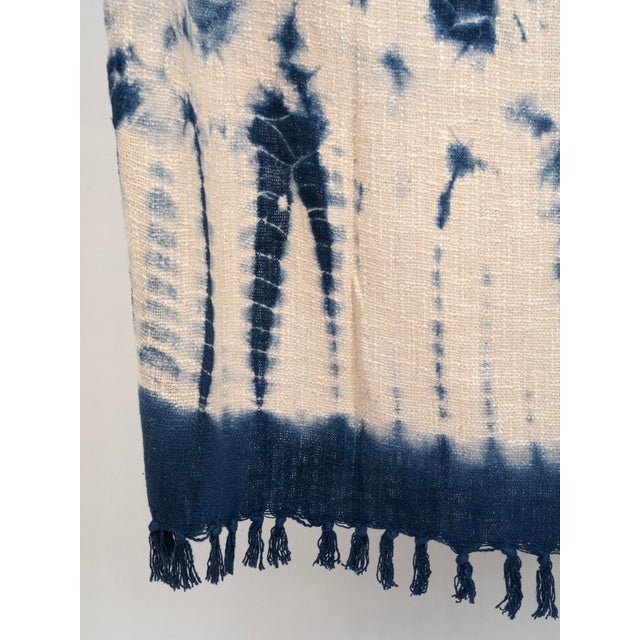 Abstract Tie Dye Throw – Free Flowing Blue Pattern For Sale - Image 4 of 4