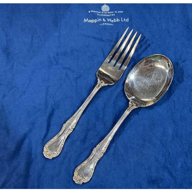 Mappin and Webb Russell pattern silver-plated serving cutlery - Fork L=23.5cm Spoon L=22cm This piece has an attribution...