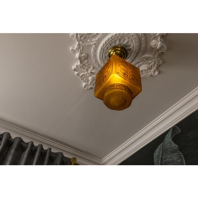 French Art Deco Pendant Light in Molded Amber Glass & Brass, 1930s For Sale - Image 4 of 18