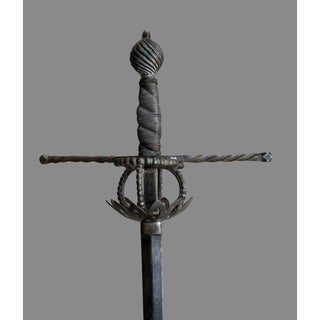 17th century shell-shaped rapier with a taza For Sale