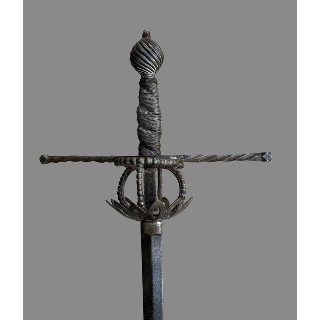 17th century shell-shaped rapier with a taza For Sale