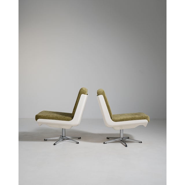 Mid-Century Modern Pair of Variopur Space Age Upholstered Swivel Chairs, Antique, Germany, Circa 1970 For Sale - Image 3 of 14