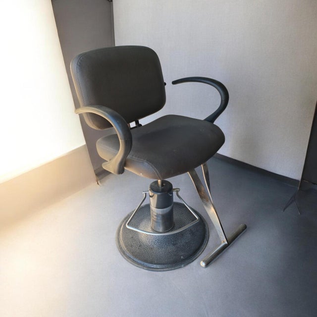 Vintage Kaemark Hydraulic Salon Chair – Timeless Comfort, Built to Last For Sale - Image 12 of 12