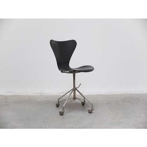 1st Edition 3117 Swivel Desk Chair by Arne Jacobsen for Fritz Hansen, 1955 For Sale - Image 13 of 17