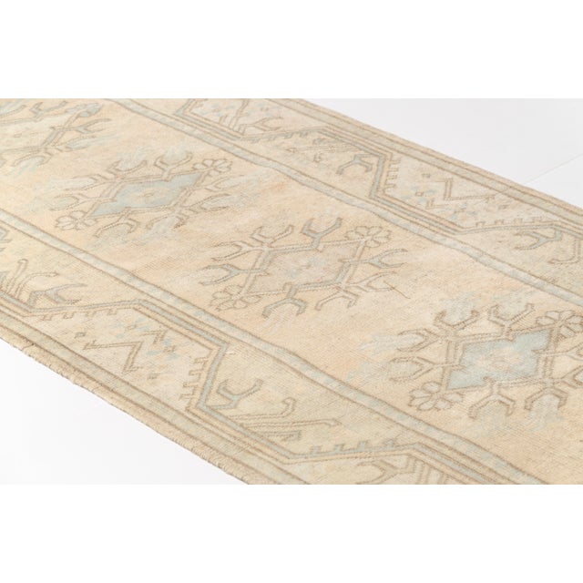 1960s Neutral Minimalist Decor Oushak Rug For Sale - Image 9 of 12