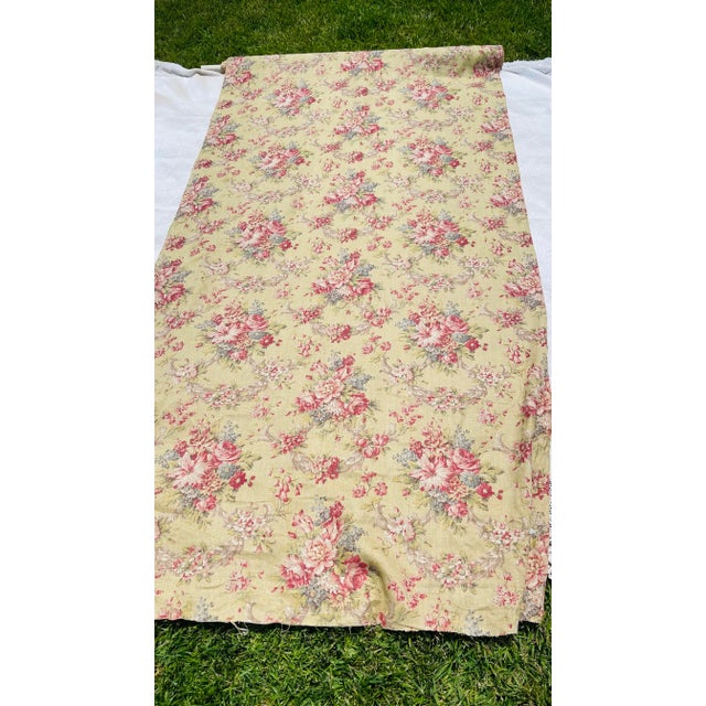 English 1940s Vintage Floral Linen Fabric - 16 Yards For Sale - Image 3 of 5